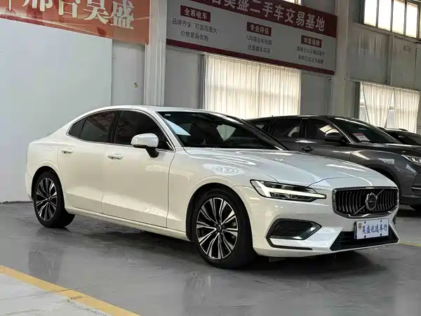 Volvo S60 2023