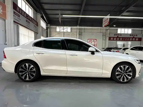 Volvo S60 2023