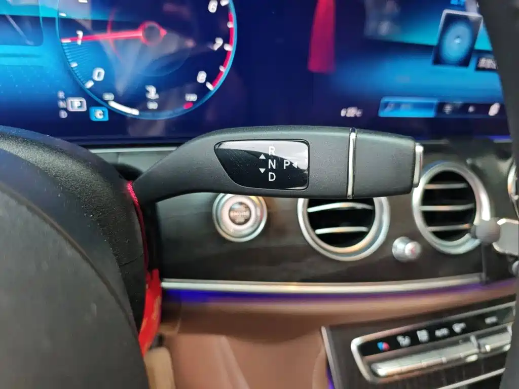 Mercedes-Benz E-Class 2022 — фото 11
