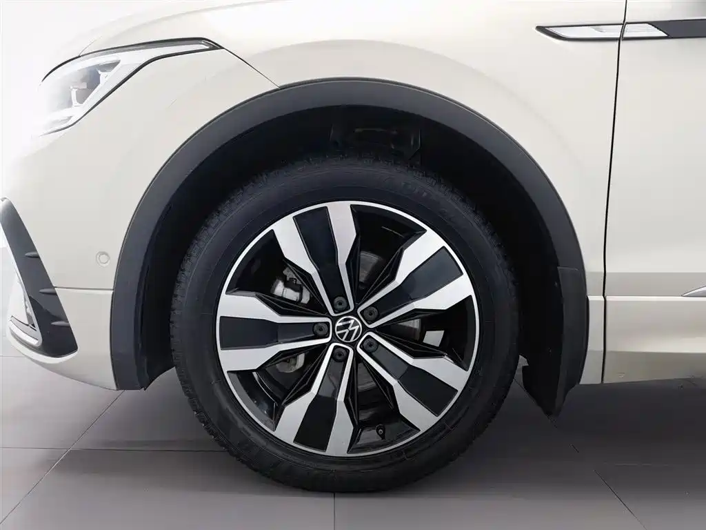 Volkswagen Tiguan L 2022 — фото 17
