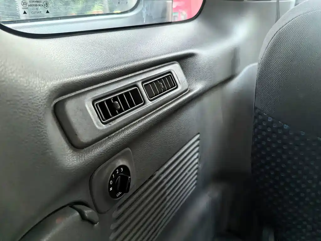 Nissan NV200 2010 — фото 17