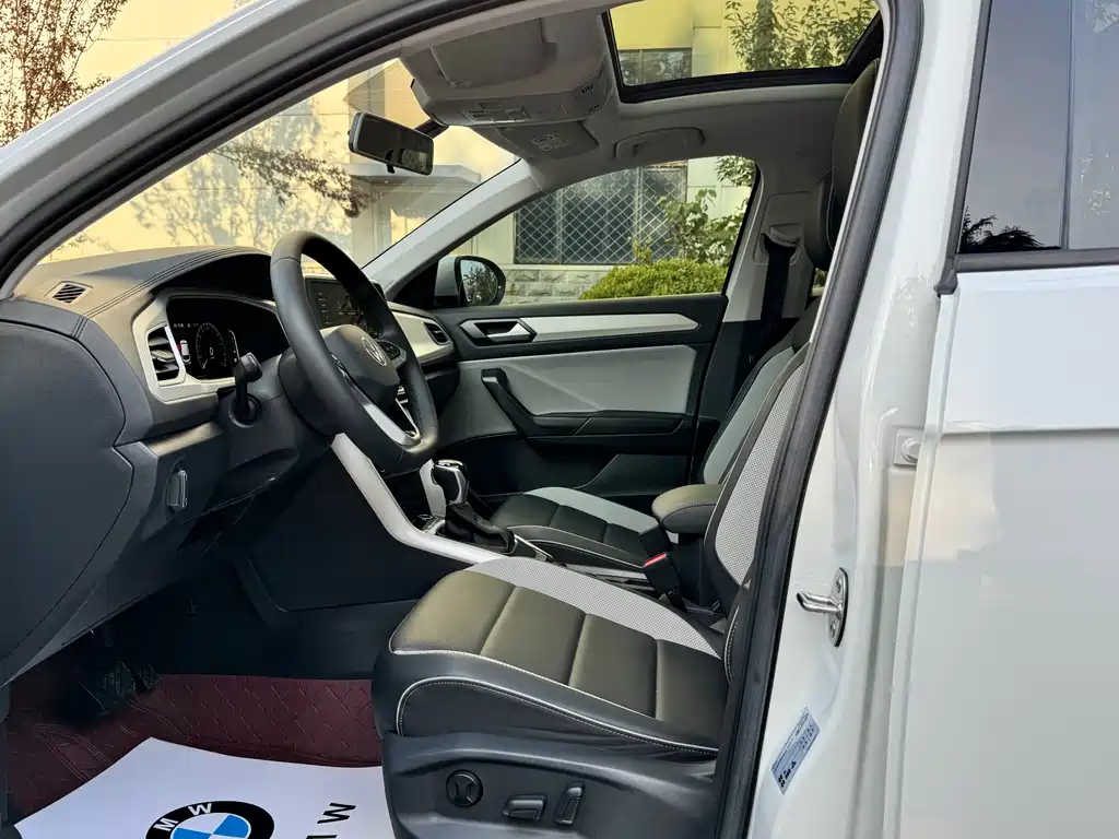 Volkswagen T-Roc 2023 — фото 12