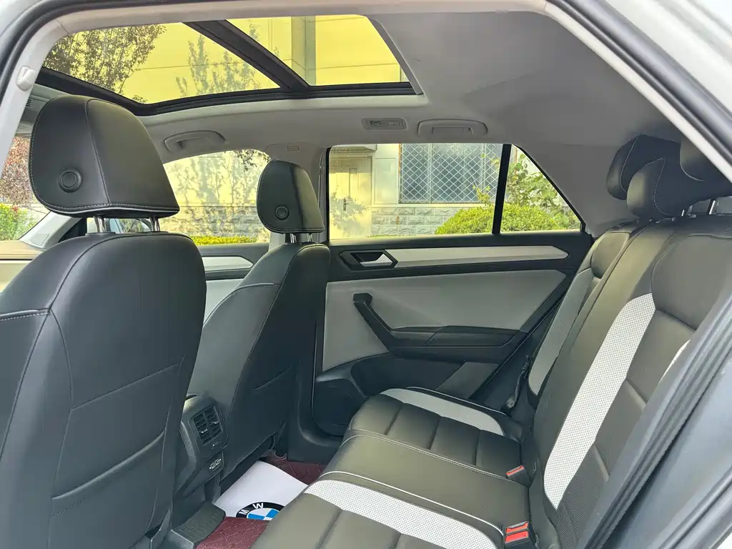 Volkswagen T-Roc 2023 — фото 13
