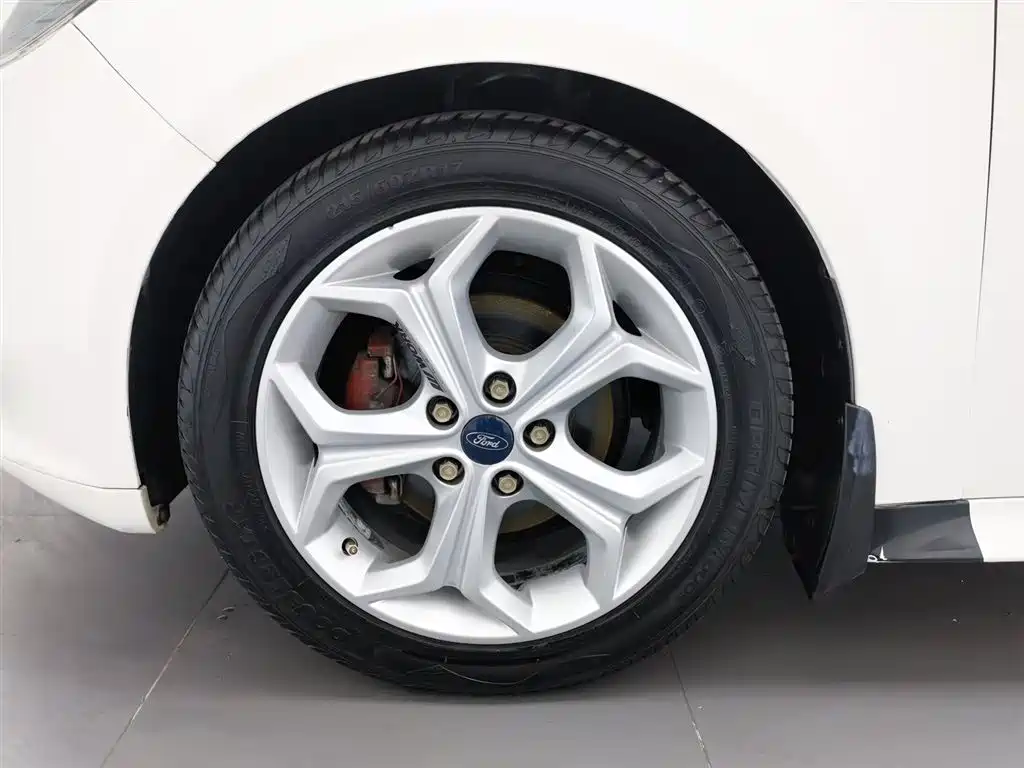 Ford Focus 2014 — фото 17
