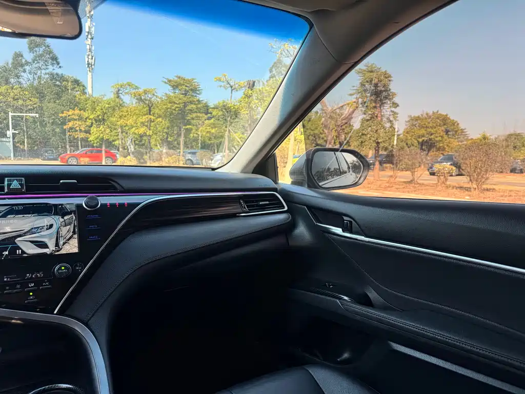 Toyota Camry 2020 — фото 15