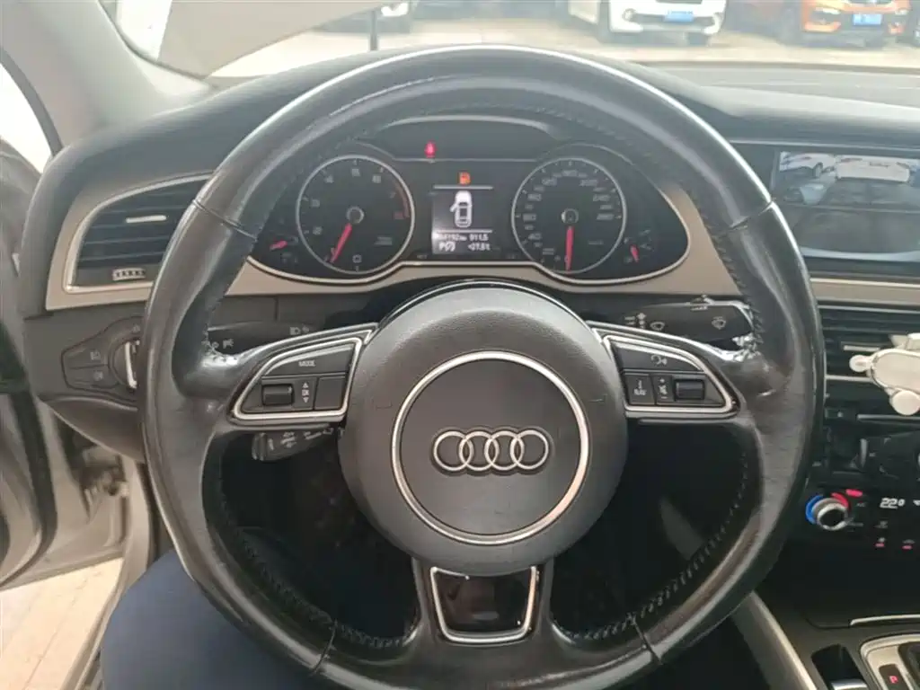 Audi A4L 2015 — фото 11