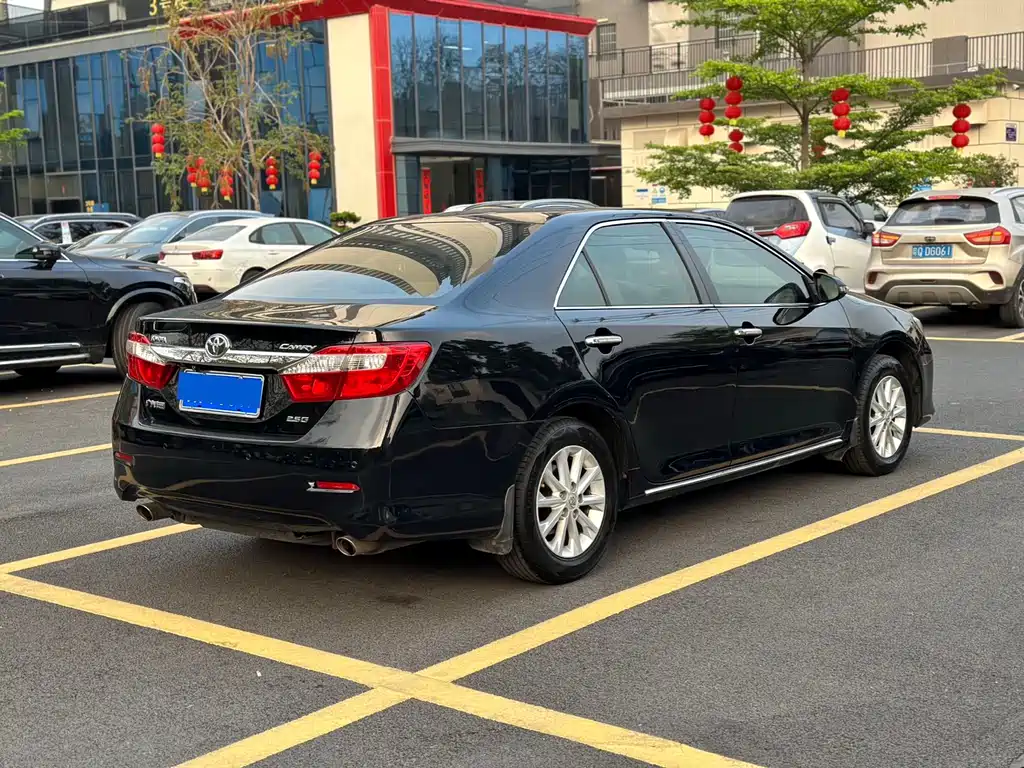 Toyota Camry 2013 — фото 11