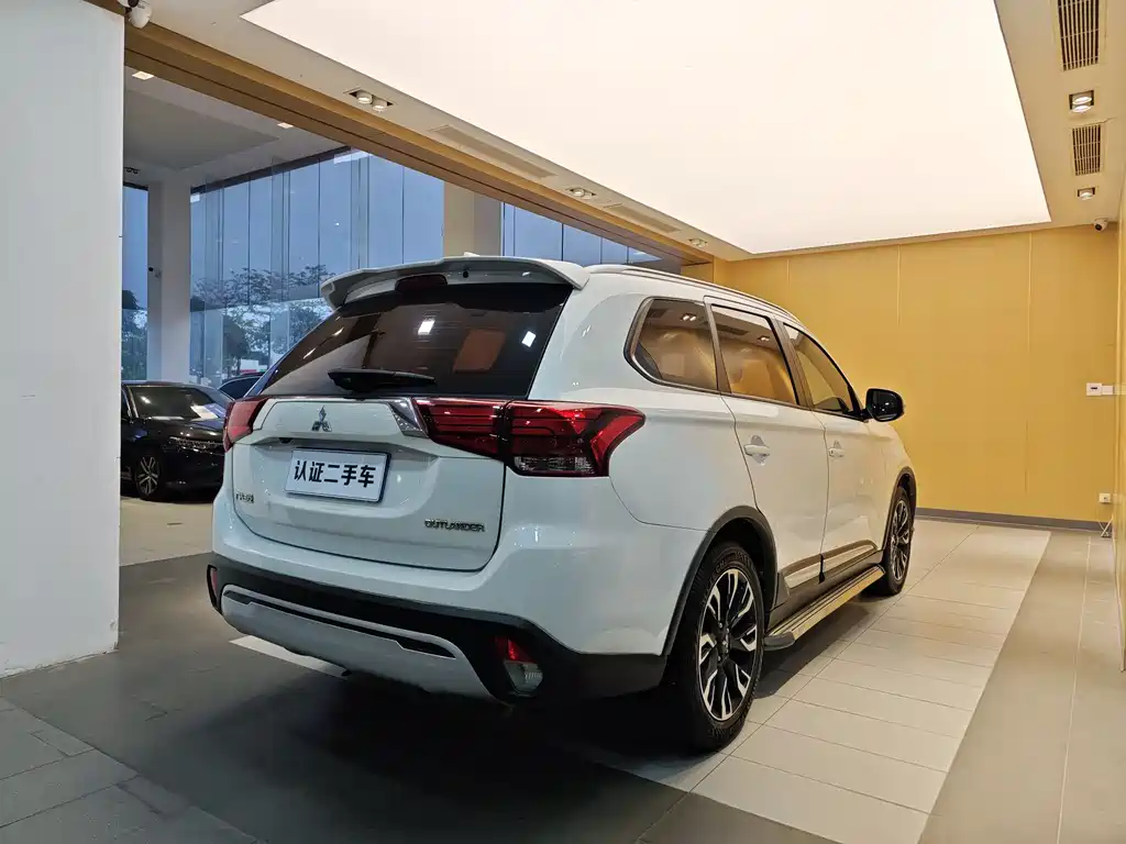 Mitsubishi Outlander 2019 — фото 30