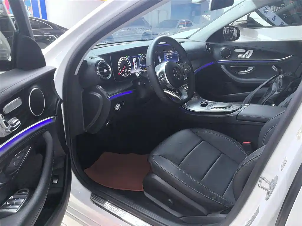 Mercedes-Benz E-Class 2019 — фото 15