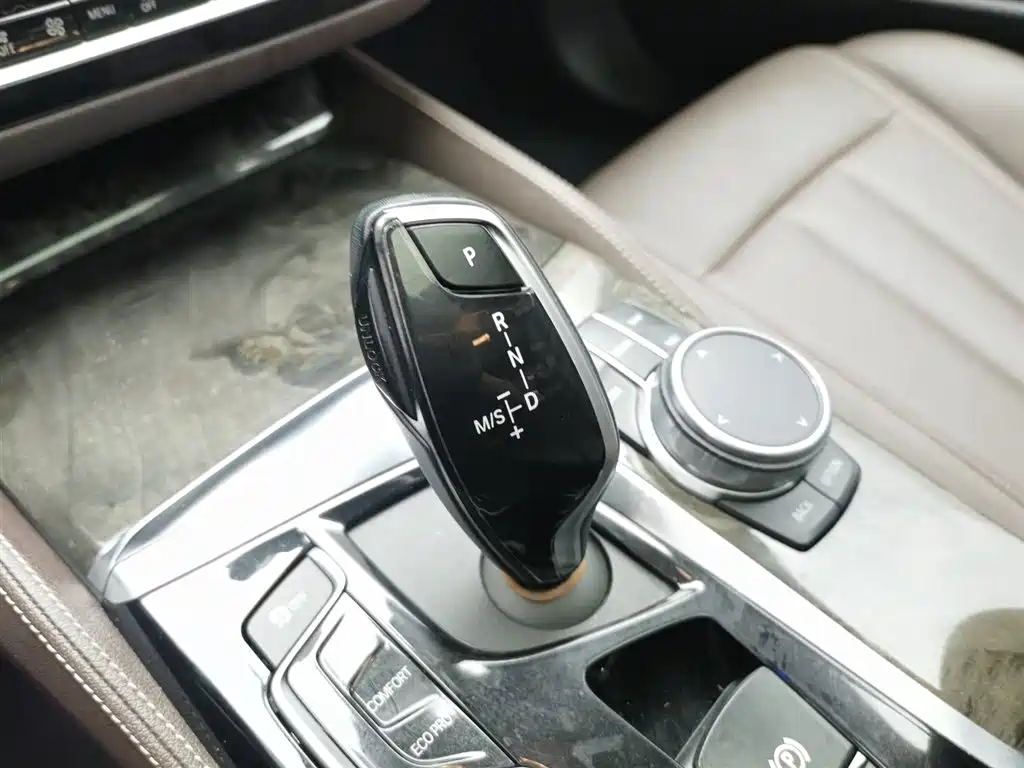BMW 5 Series 2020 — фото 13