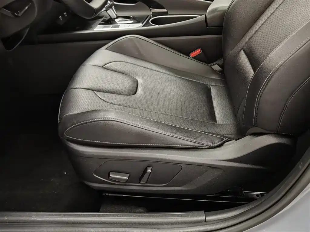 Hyundai Elantra 2023 — фото 20