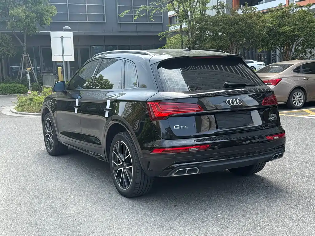 Audi Q5L 2023 — фото 25