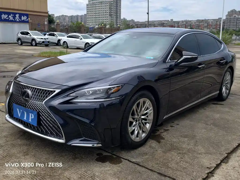 Lexus LS 2020 — фото 1