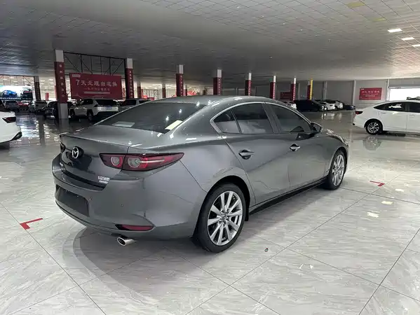 Mazda 3 Axela 2022