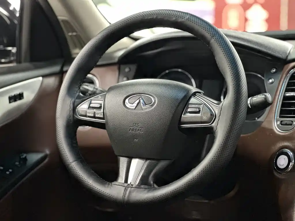 Infiniti QX50 2017 — фото 27
