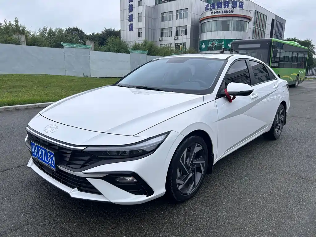 Hyundai Elantra 2023