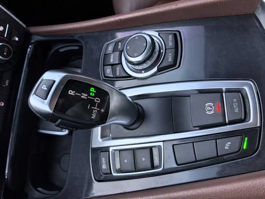 BMW 5 Series GT 2011 — фото 24