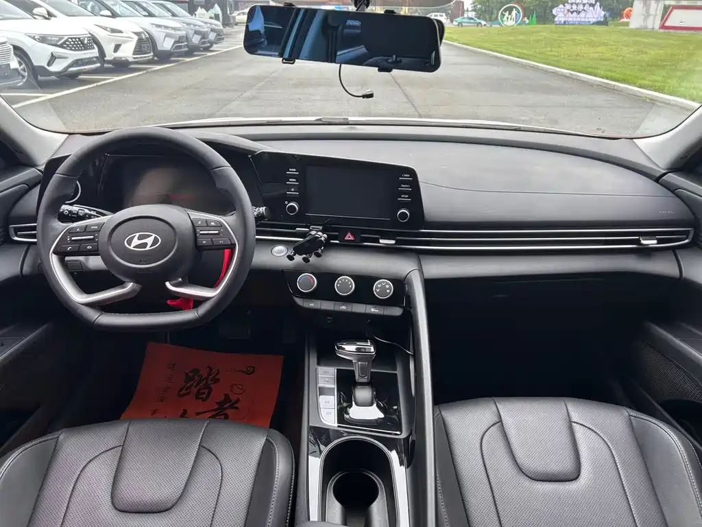 Hyundai Elantra 2023