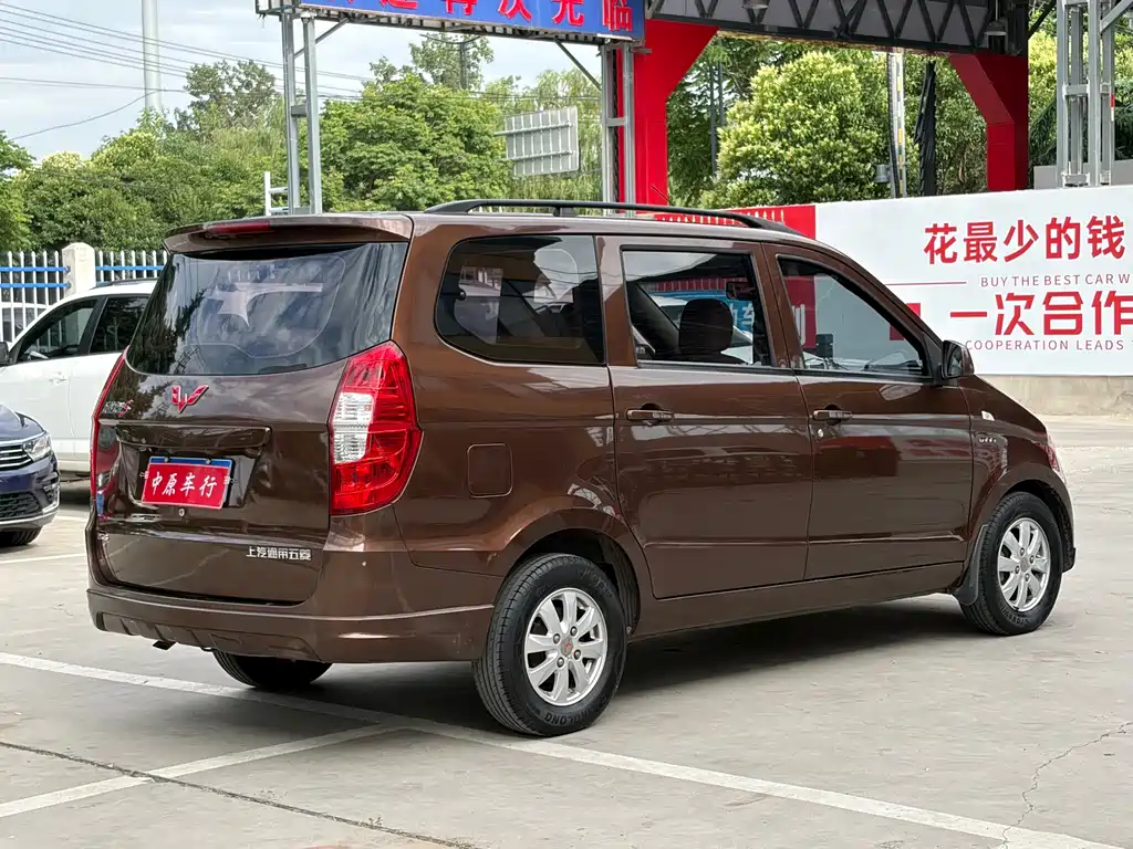 Wuling Hongguang 2017 — фото 17