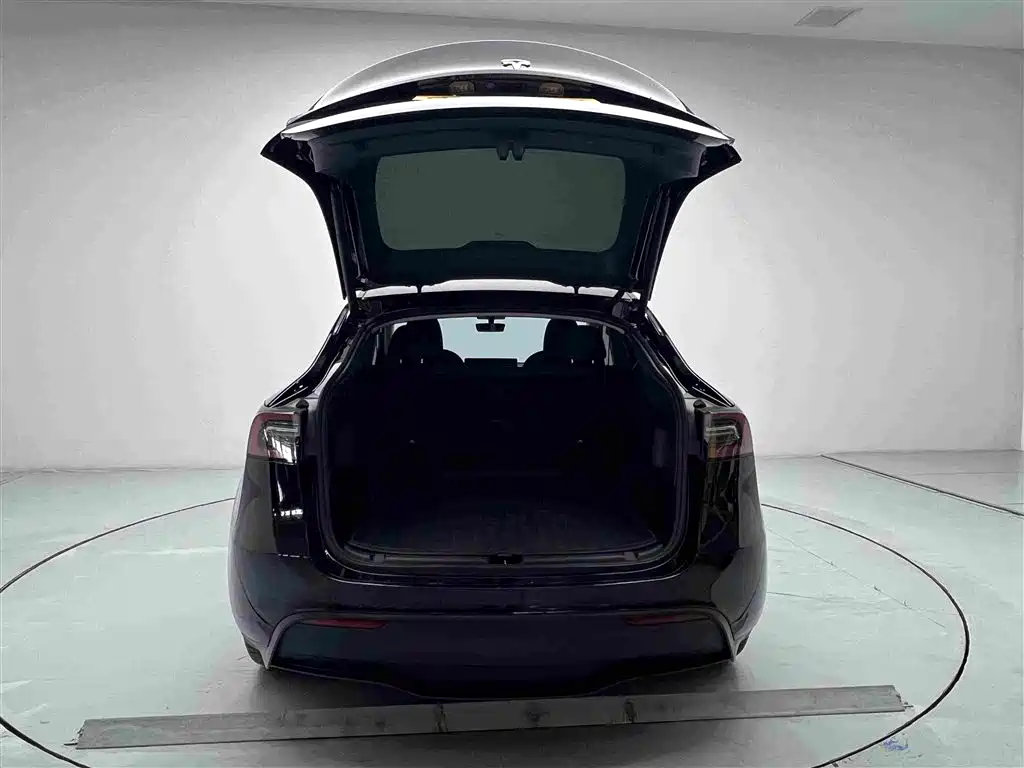 Tesla Model Y 2022 — фото 10
