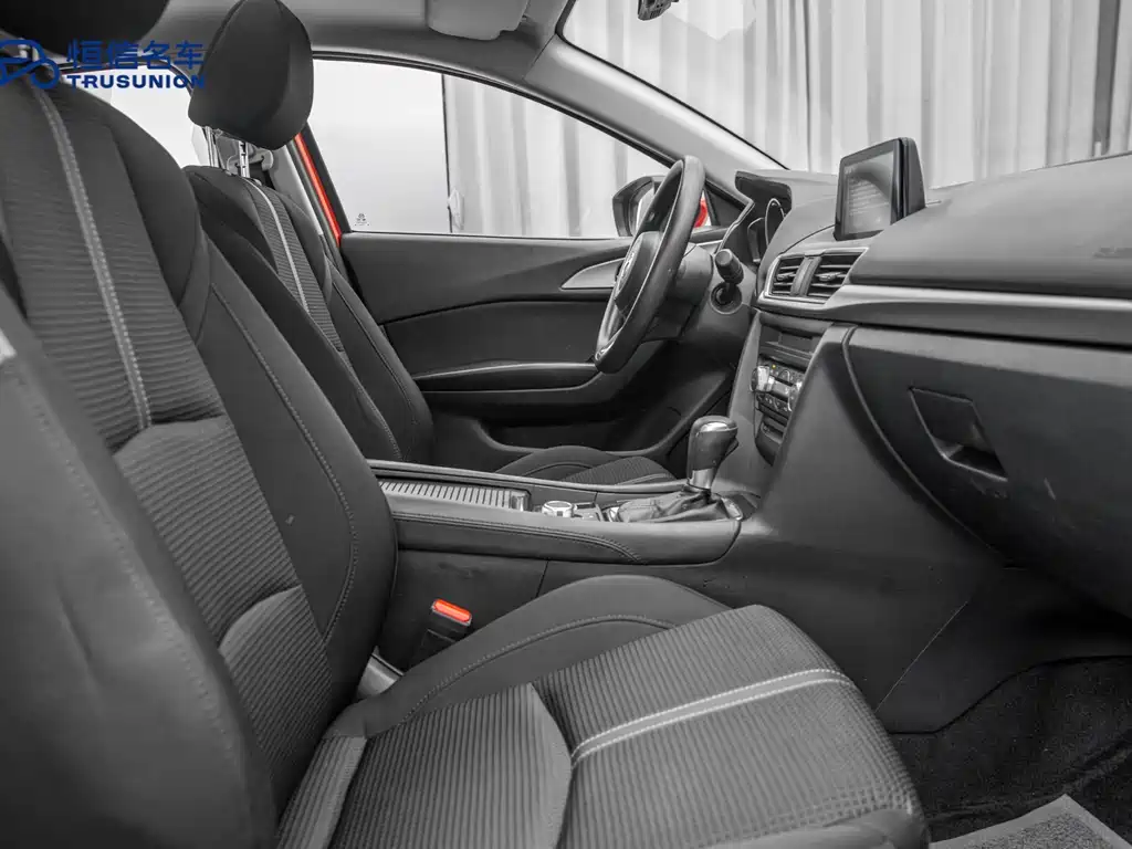 Mazda 3 Axela 2017 — фото 15