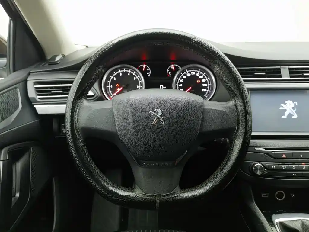 Peugeot 408 2015 — фото 11