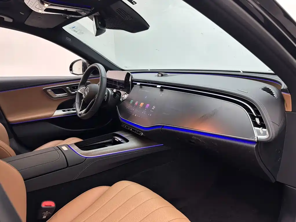 Mercedes-Benz E-Class 2024 — фото 11