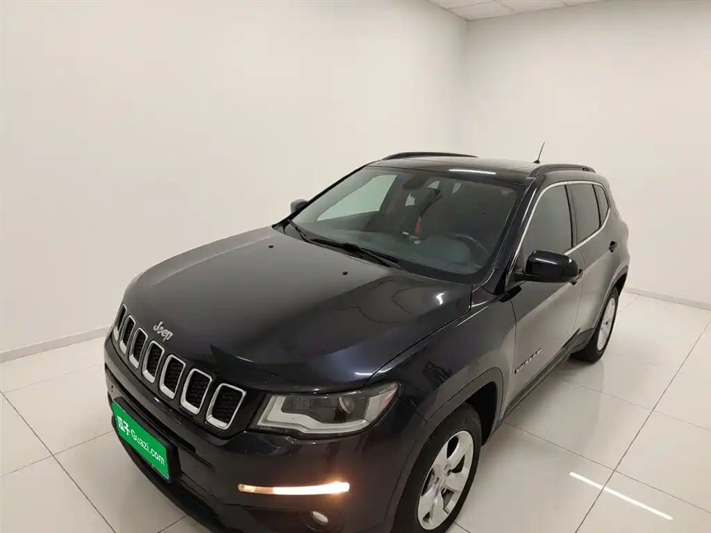 Jeep Compass 2018 — фото 1