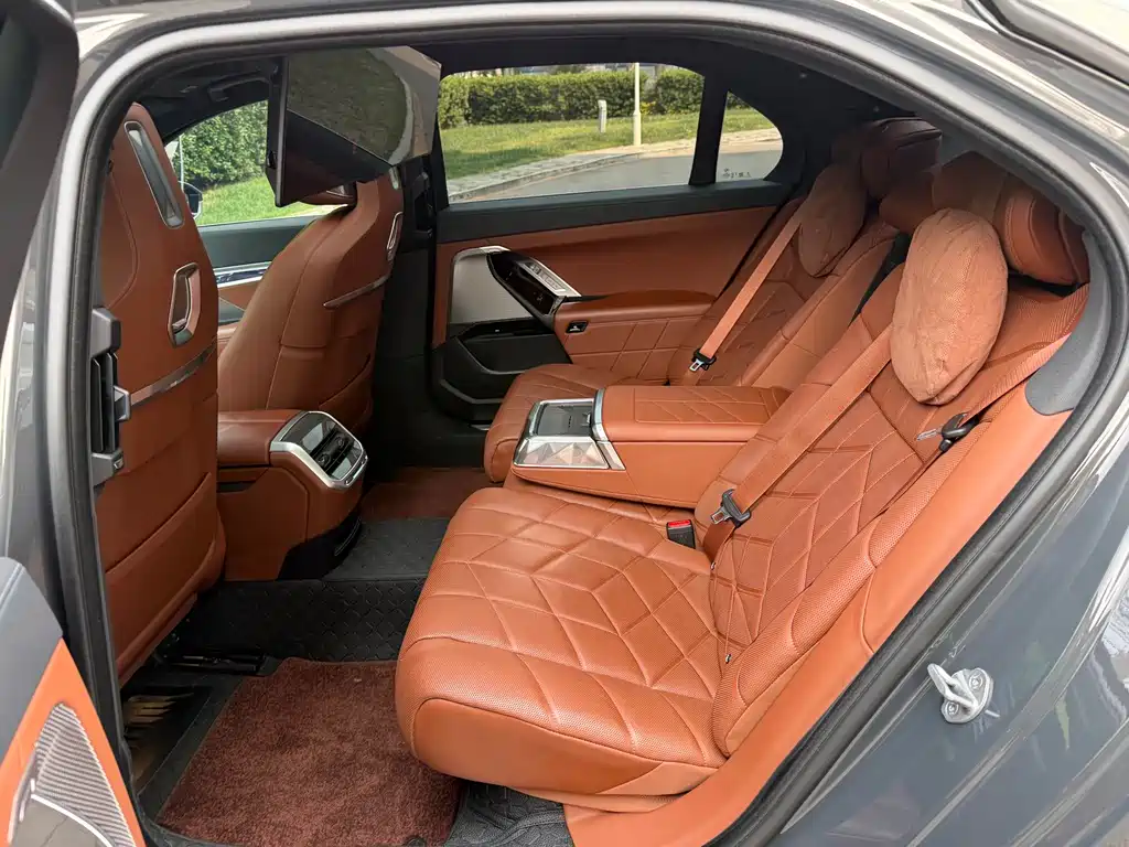 BMW i7 2023 — фото 19
