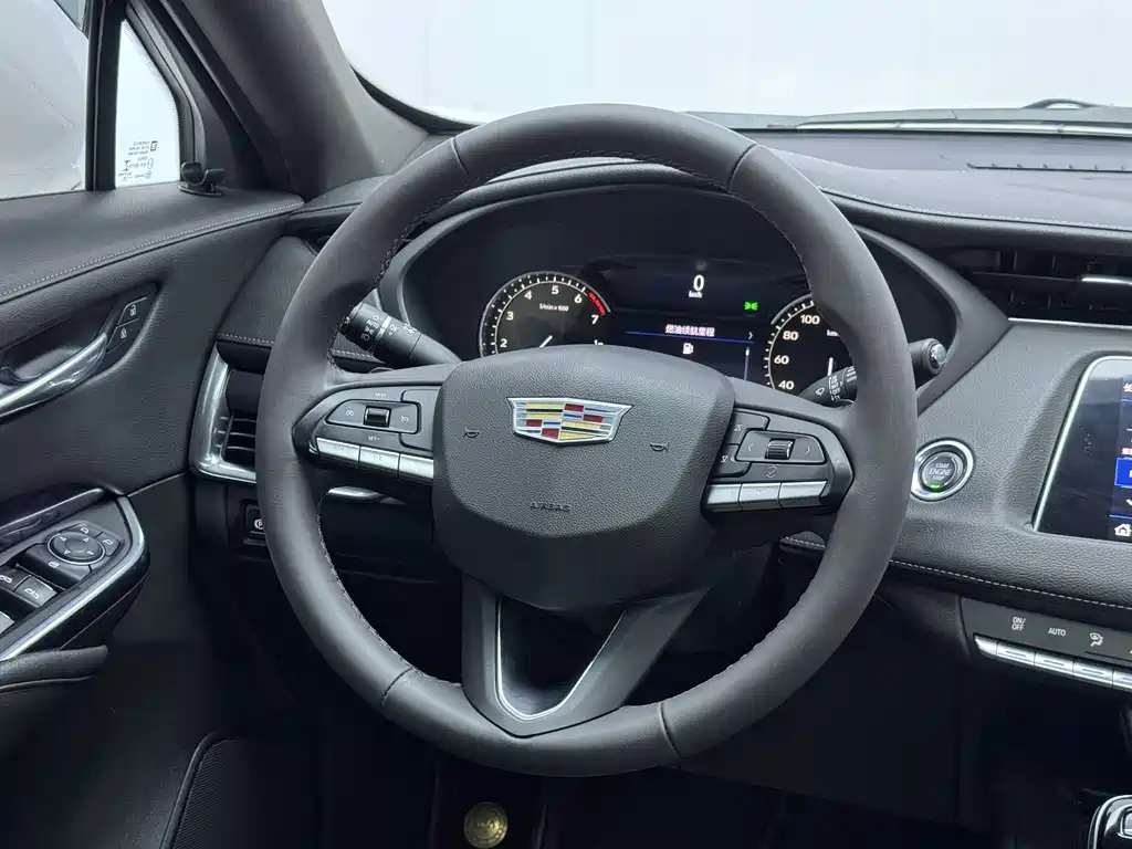 Cadillac XT4 2022 — фото 21