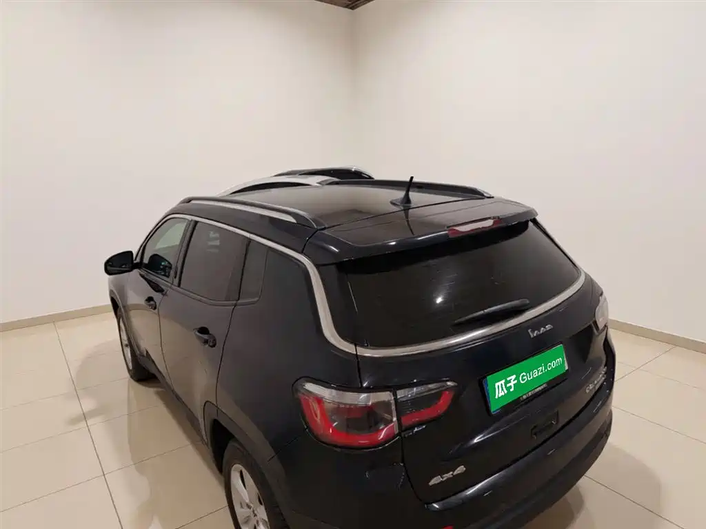 Jeep Compass 2018 — фото 25