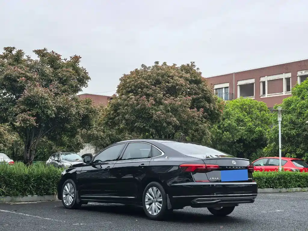 Volkswagen Passat 2019 — фото 10