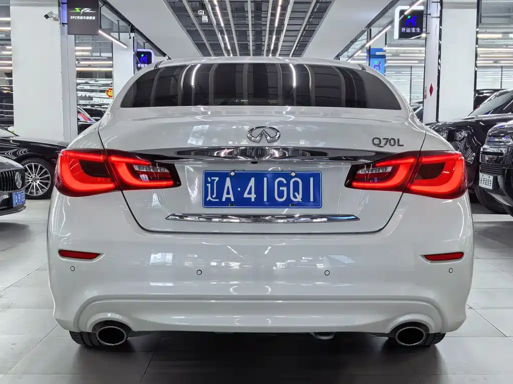 Infiniti Q70 2017 — фото 5