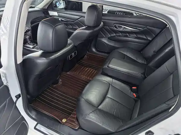 Infiniti Q70 2015