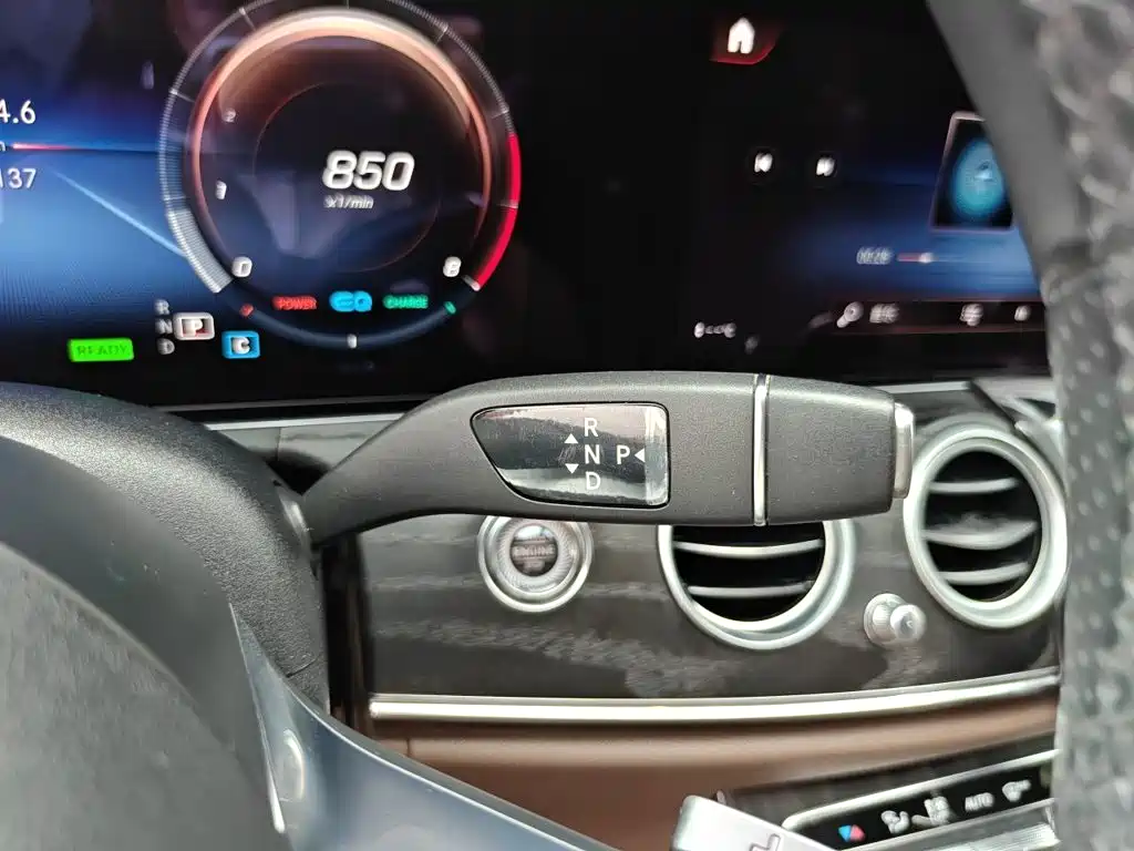 Mercedes-Benz E-Class 2021 — фото 15