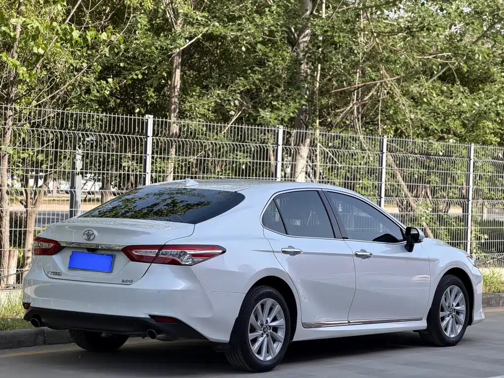 Toyota Camry 2021 — фото 9