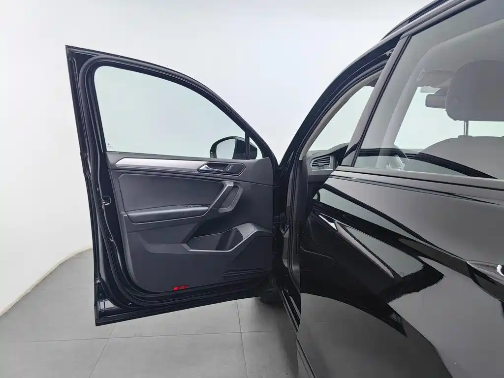 Volkswagen Tiguan L 2021 — фото 15