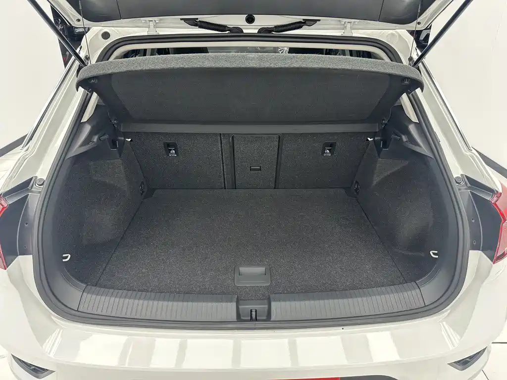 Volkswagen T-Roc 2023 — фото 18