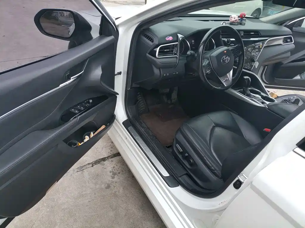 Toyota Camry 2018 — фото 14