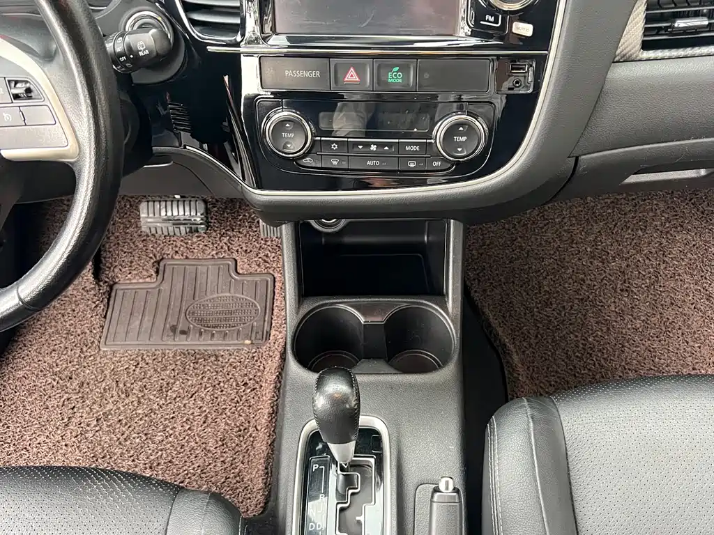 Mitsubishi Outlander 2015 — фото 19