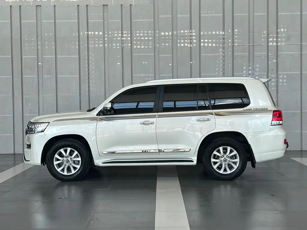 Toyota Land Cruiser 2018 — фото 4