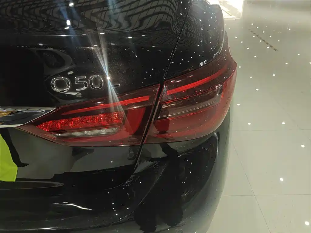 Infiniti Q50L 2018 — фото 8