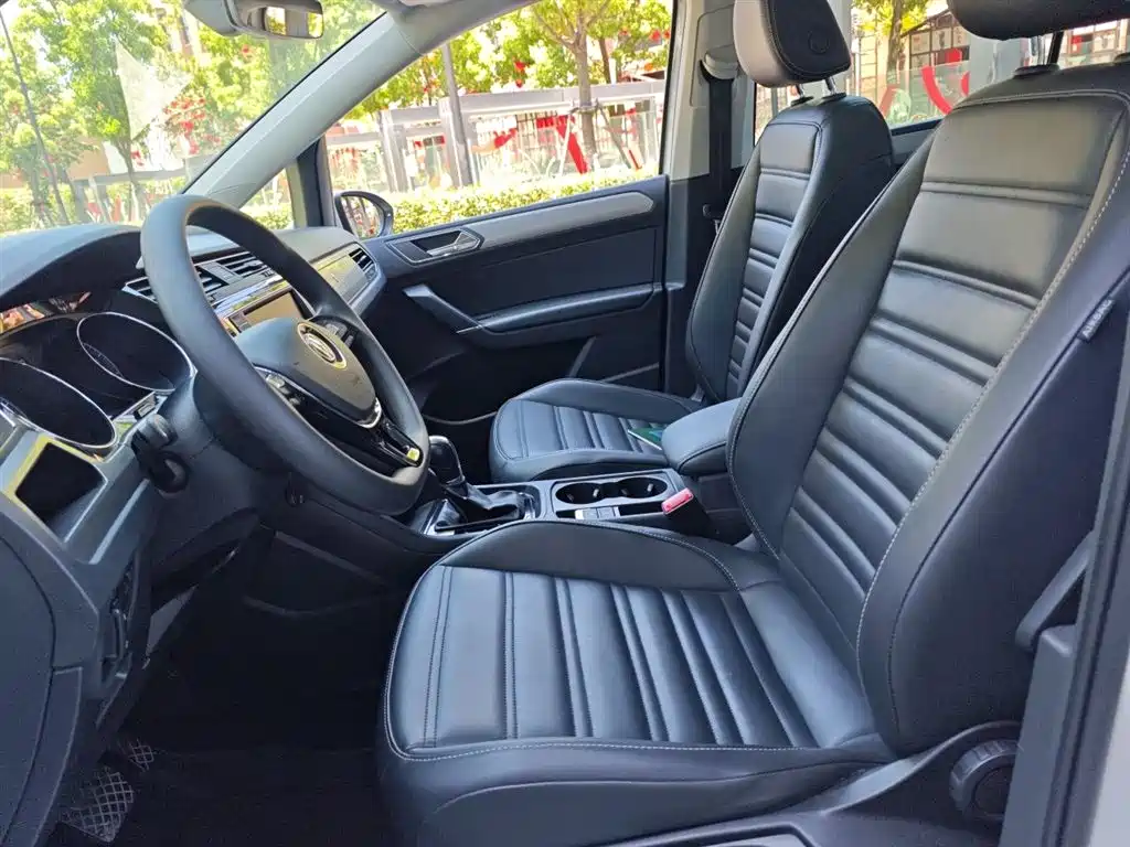 Volkswagen Touran 2018 — фото 8