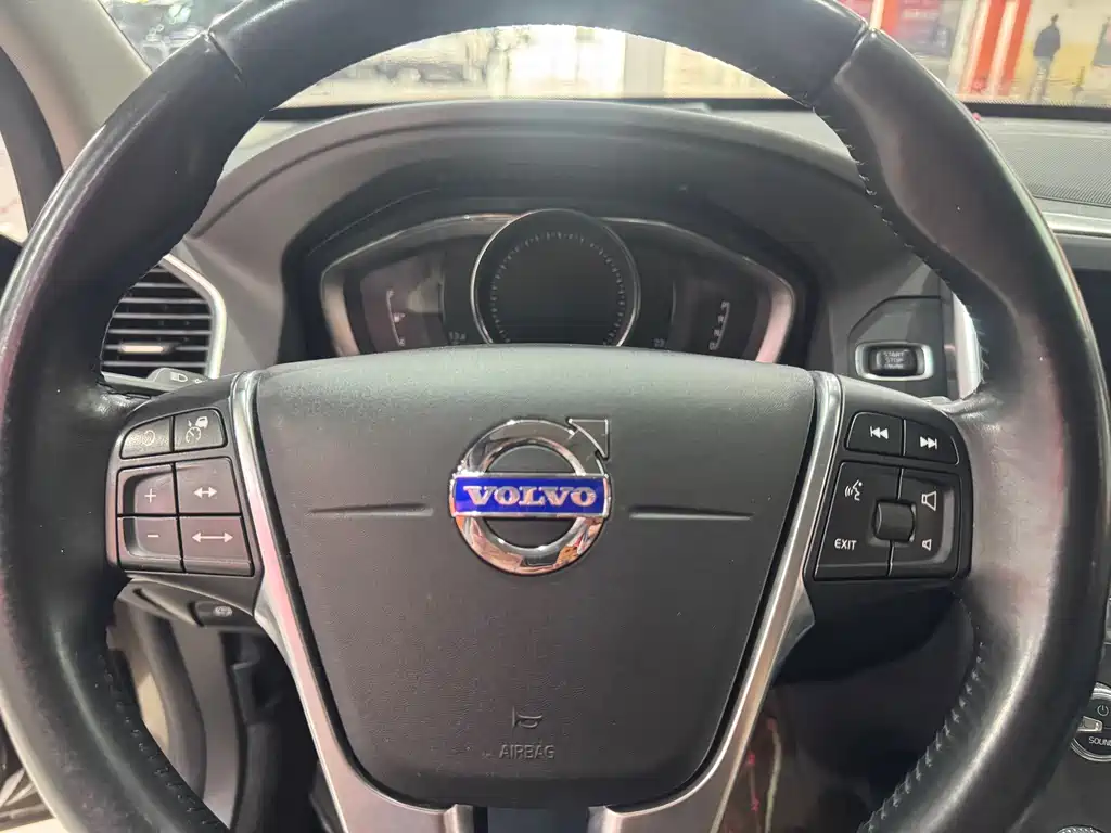 Volvo XC60 2015 — фото 13