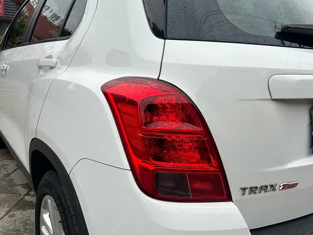 Chevrolet Trax 2015 — фото 10