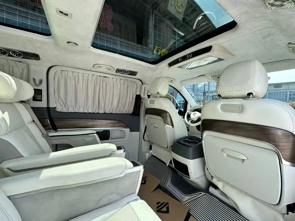 Mercedes-Benz V-Class 2022 — фото 11