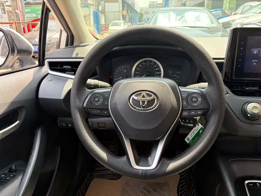 Toyota Corolla 2023 — фото 12