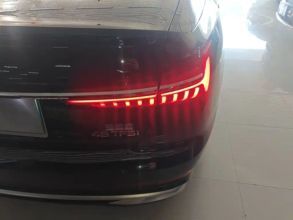 Audi A6L 2024 — фото 24