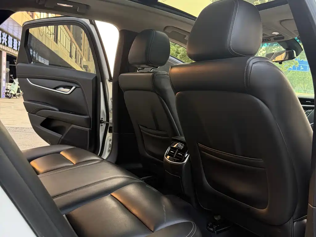 Cadillac XTS 2019 — фото 11
