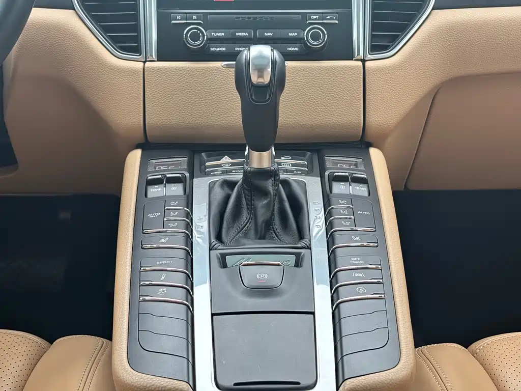 Porsche Macan 2017 — фото 22